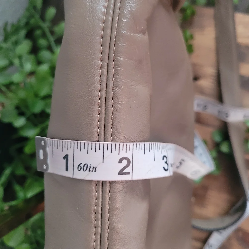 Etienne Aigner elegant taupe crossbody bag - Picture 10 of 11